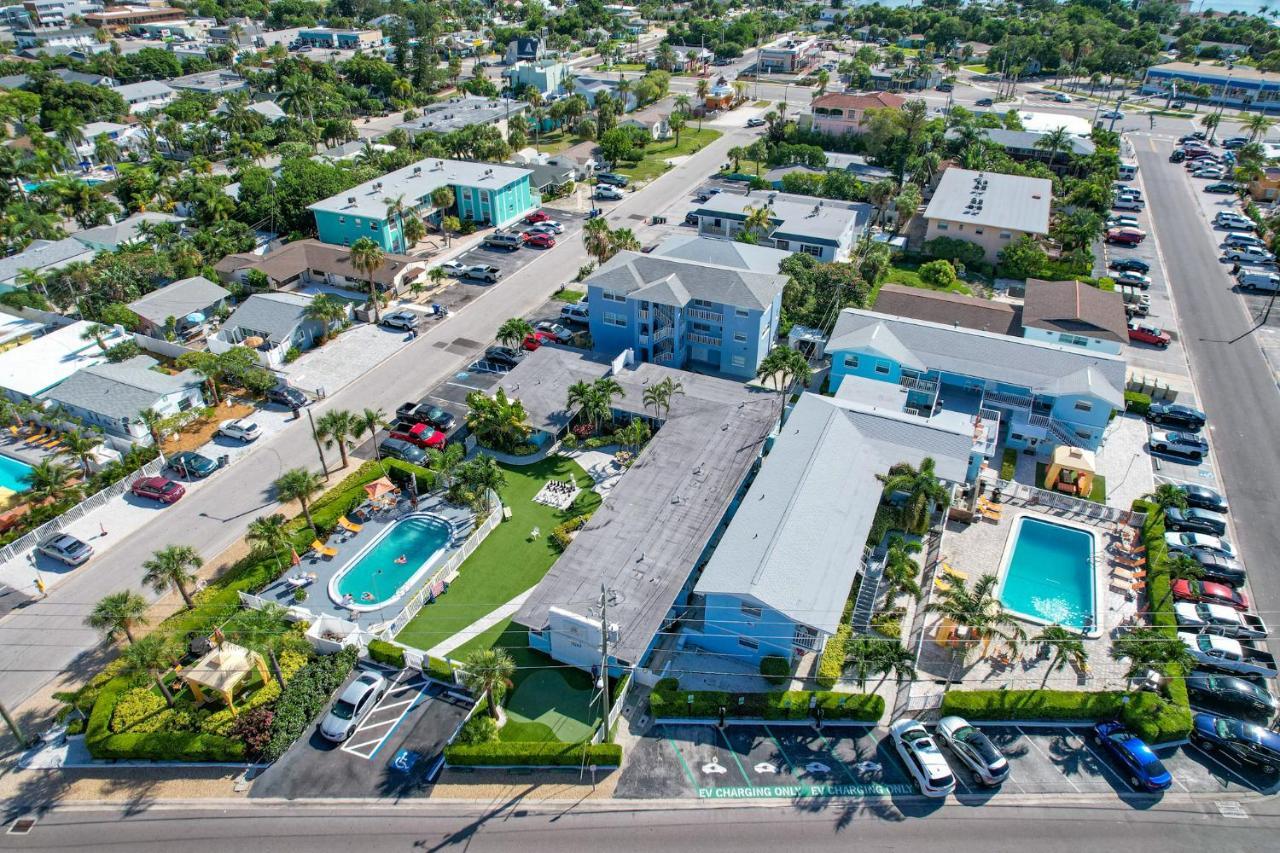 St. Pete Beach Suites エクステリア 写真