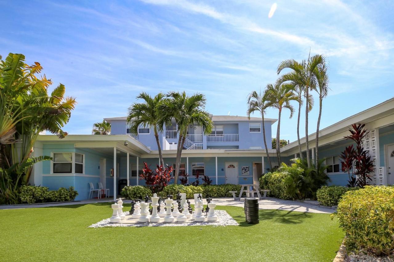 St. Pete Beach Suites エクステリア 写真
