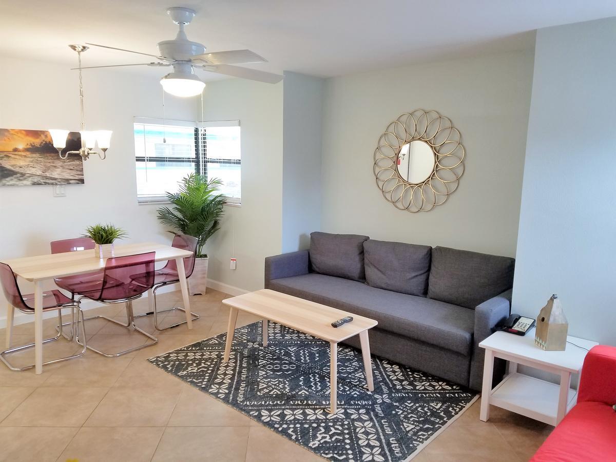 St. Pete Beach Suites エクステリア 写真