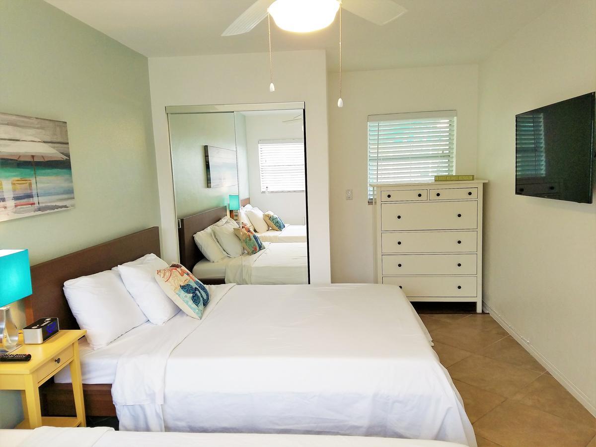 St. Pete Beach Suites エクステリア 写真