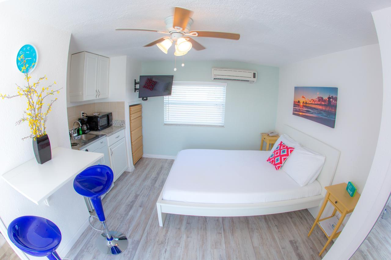 St. Pete Beach Suites エクステリア 写真
