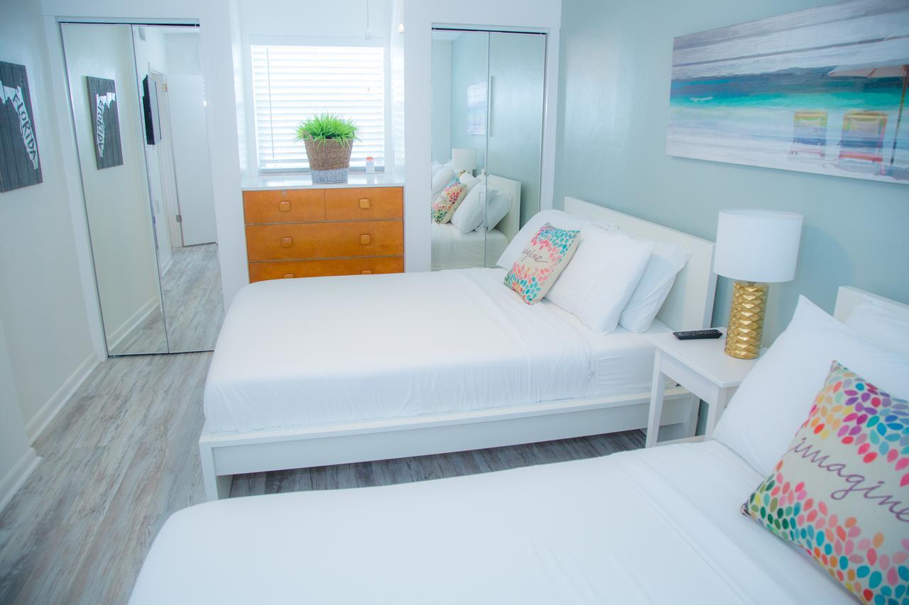 St. Pete Beach Suites エクステリア 写真