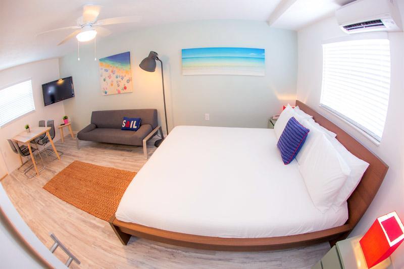 St. Pete Beach Suites エクステリア 写真