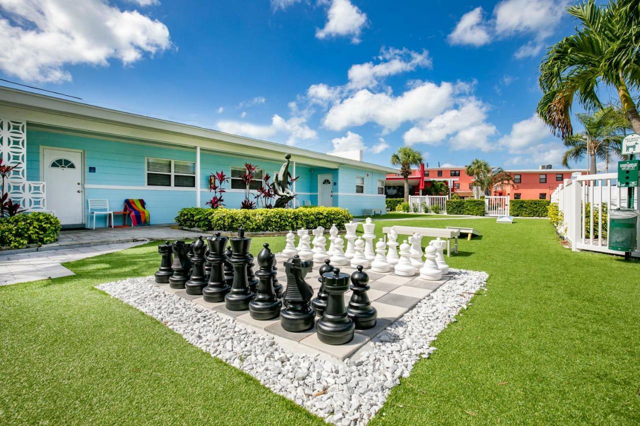 St. Pete Beach Suites エクステリア 写真