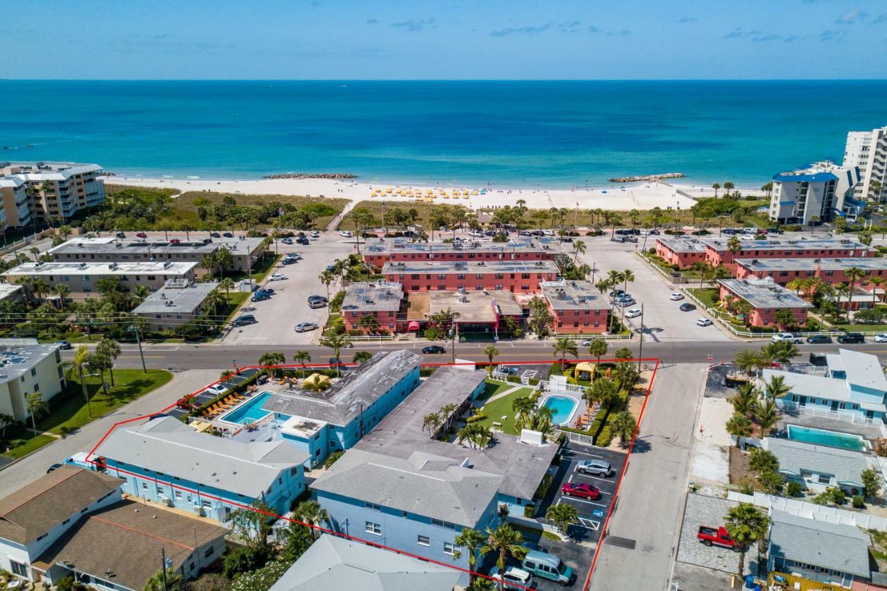 St. Pete Beach Suites エクステリア 写真