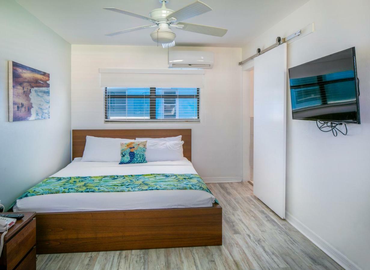 St. Pete Beach Suites エクステリア 写真